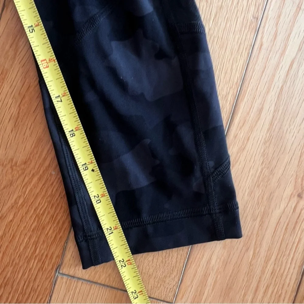 Lululemon Athletica Black Camo Mid Rise Crop Leggings‎ Pockets Yoga Size 2